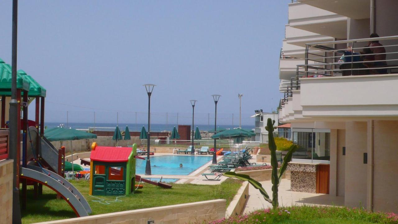 Porto Platanias Beach Resort & Spa Platanés Exterior foto A view of the beach