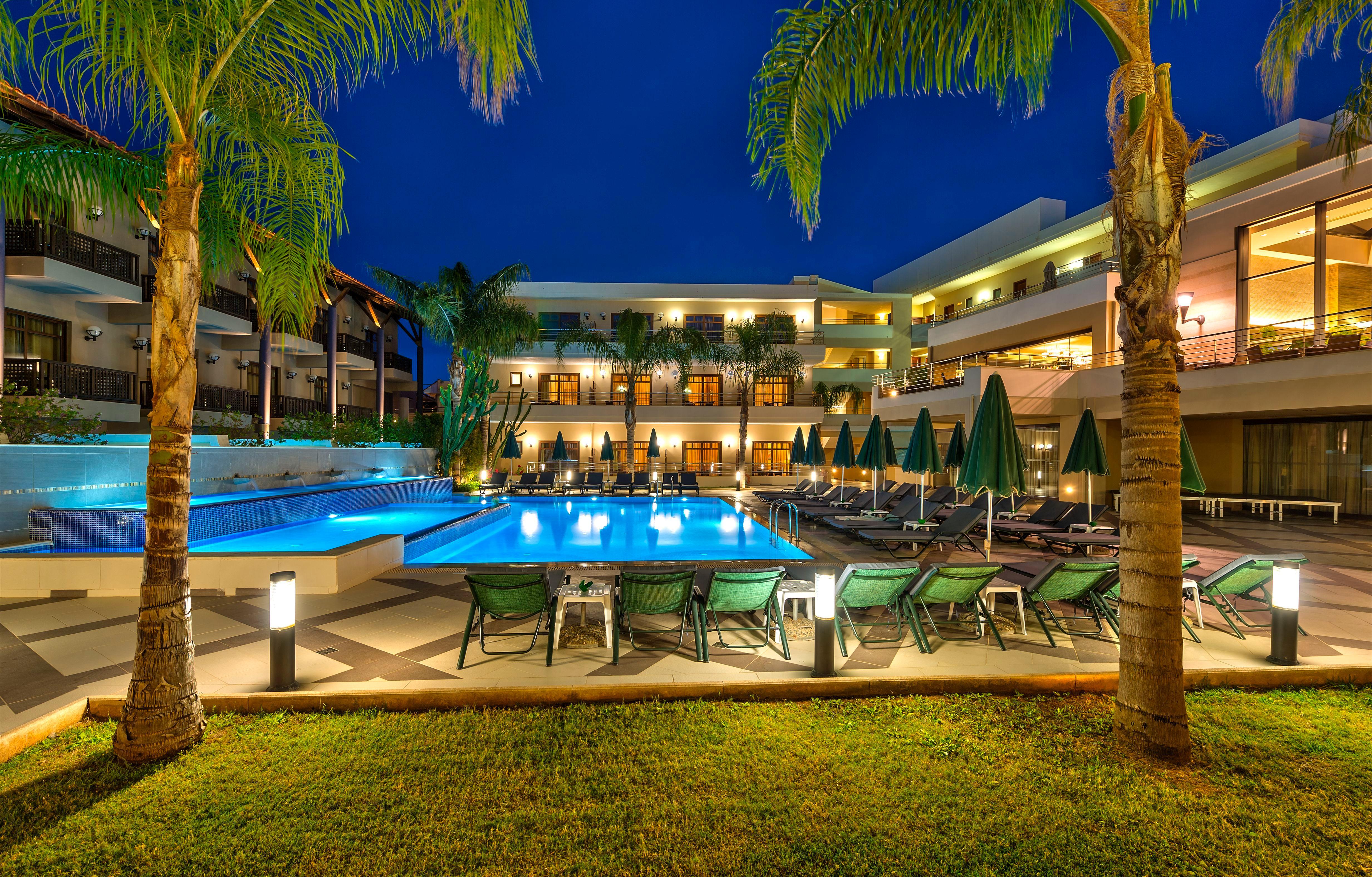 Porto Platanias Beach Resort & Spa Platanés Exterior foto The Village Resort